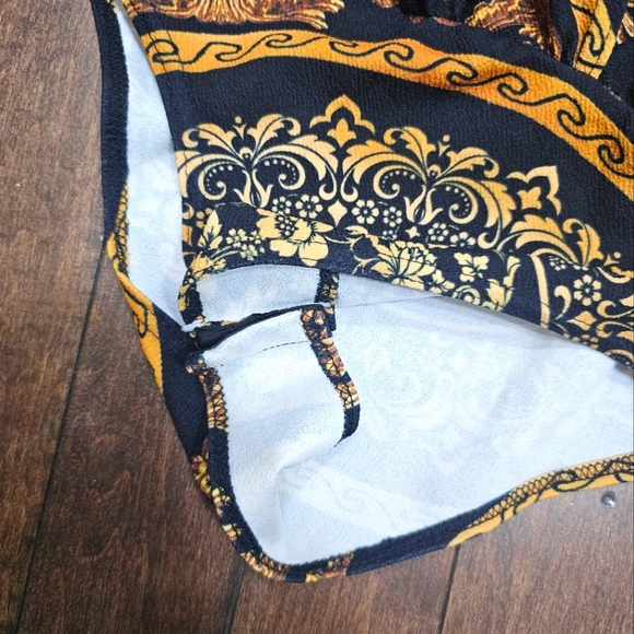 Boohoo Deep-V Bodysuit - Picture 4 of 4